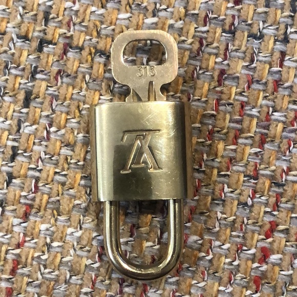 LV Louis Vuitton Padlock Lock & Key 313 - Picture 3 of 6